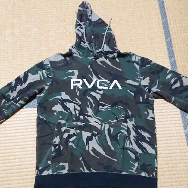 rvcaパーカー迷彩色