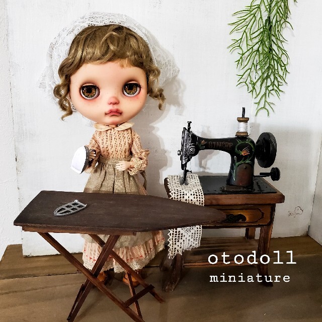 otodoll ミニチュア ブライス用 アイロン台とアンティークミシン