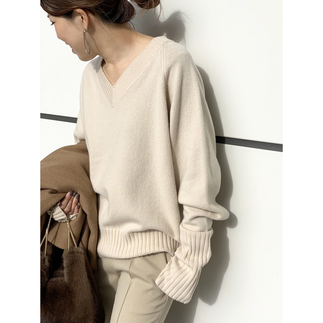 APSTUDIO Vネックニット