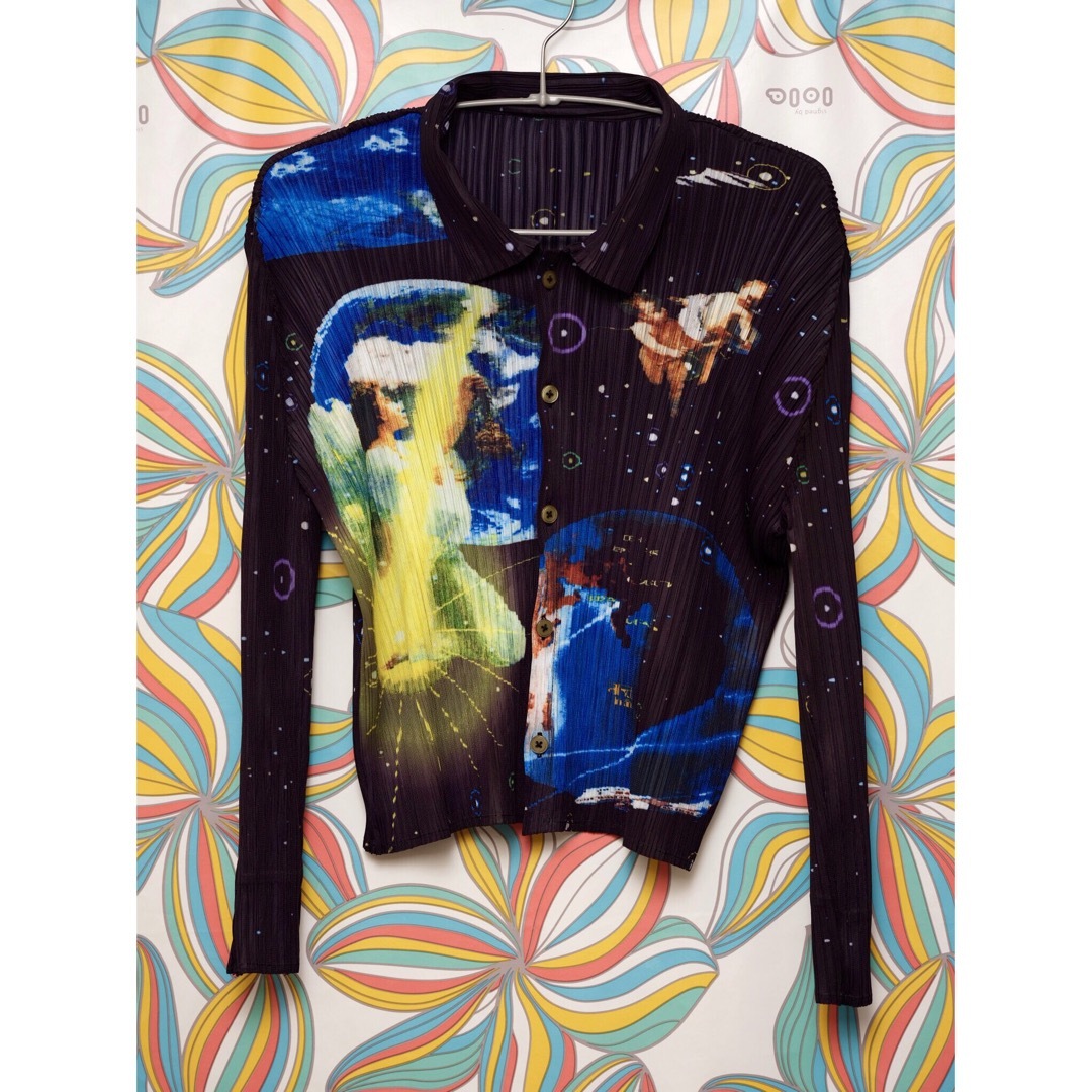 プリーツ　pleats 黒　ブラウス　長袖　シャツ　宇宙　天使　地球　トップス